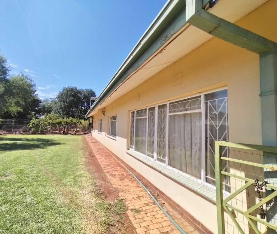 4 Bedroom Property for Sale in Warrenton Northern Cape